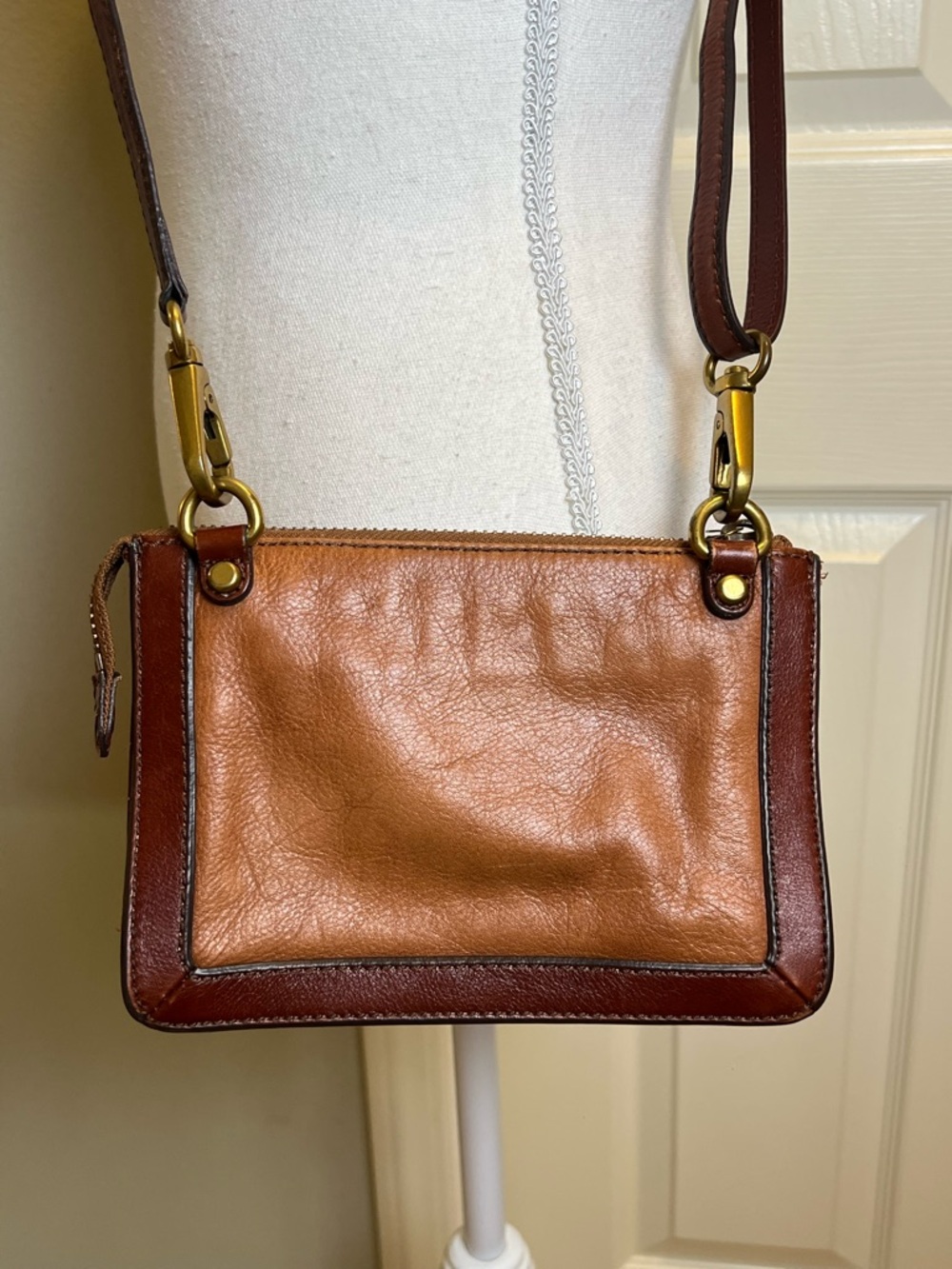 Vintage FOSSIL Crossbody Bag - Picture 3 of 16